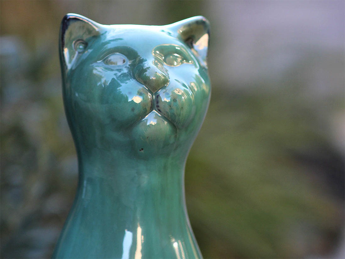 Standing Cat By Plantatorem