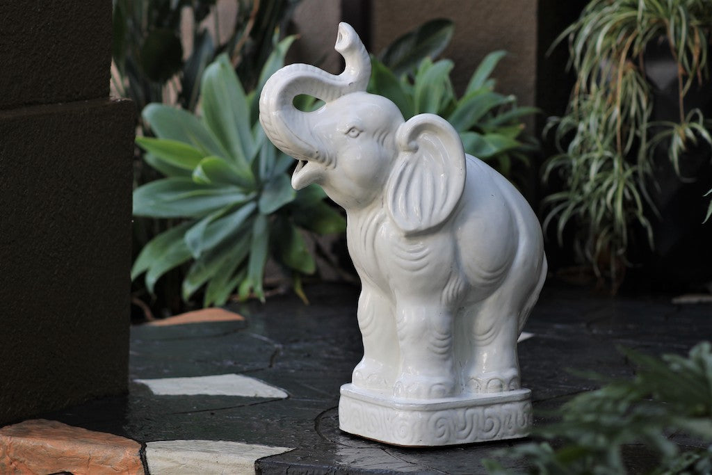 Elephant By Plantatorem