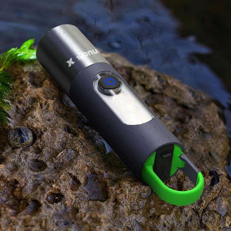 Zoomable LED Flashlight